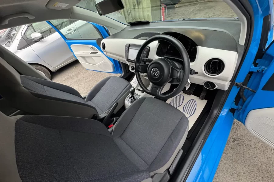 Volkswagen UP 1L Automatic10